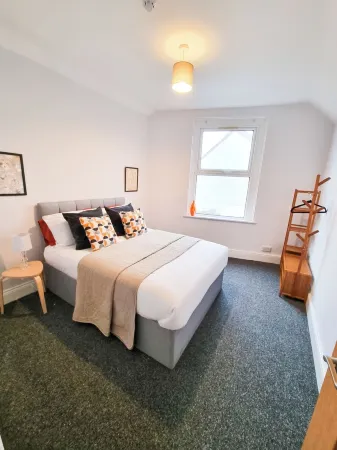 Brynmill Flat Sleeps 3/5 | Close to Beach, Uni & Park | Free Wifi | Free Parking Отели рядом с достопримечательностью «Парк Брайнмилл»