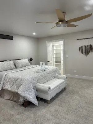 Hot tubo, 3bedroom house in delightful West Des Moines withWiFi, AC,fitness room Hotels near Clive Elementary School