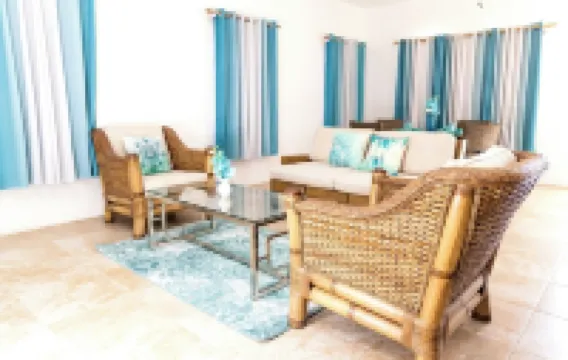 Azure at Bayview - Perfect for a guest or couple and near to Shoal Bay Beach!