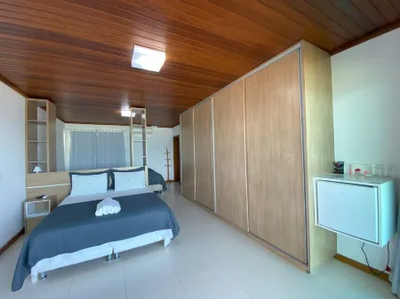 Hibisco Guest House Отели рядом с достопримечательностью «CentroSul - Centro de Convencoes de Florianopolis»