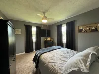 Charming pet friendly 3-bedroom 2 Bath house with WiFi, AC in fabulous Energy.