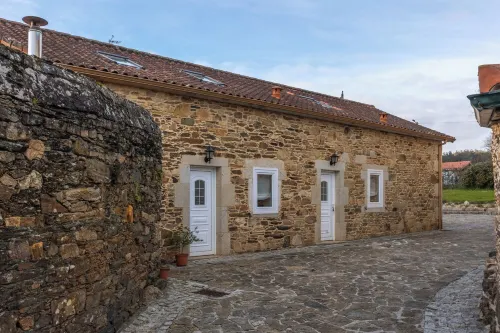 Casa de alquiler  íntegro  en un entorno rural con acceso  a un río Hotels in Bergantinos
