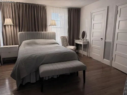 Charming 2-bedroom house in wonderful Oxon Hill with AC, WiFi Hotels in National Harbor