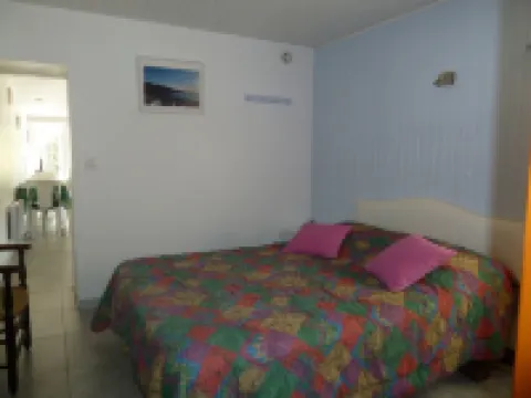 CABANON BORD DE MER NEAR FILMING CAMPING PARADIS