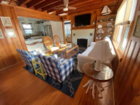 Bayside 2 bedroom in Brant Beach. Beautiful views of the sunset!