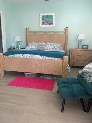 Beautiful dog friendly slice of paradise located on a canal in Fort Myers.