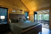 Hillside Hideaway - Lakefront Cabin