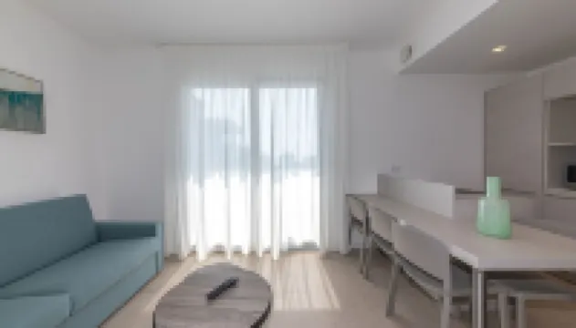 Apartment with Aparthotel Service