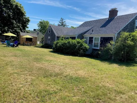 Charming Home with Guest House, Fantastic Location, AC, Outdoor Shower