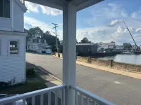 Waterfront 2 Bedroom Unit Hotels in Salem