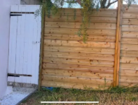 Maisonnette and terrace in the heart of the village to do everything on foot in St Mandrier Hotels in Saint-Mandrier-sur-Mer