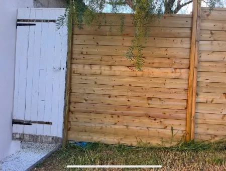 Maisonnette and terrace in the heart of the village to do everything on foot in St Mandrier