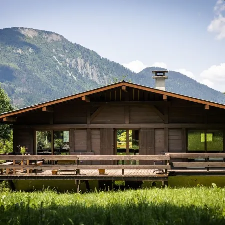 Cosy 5 bedroom chalet view Mont Blanc hot tub cosy fire amazing summer hikes
