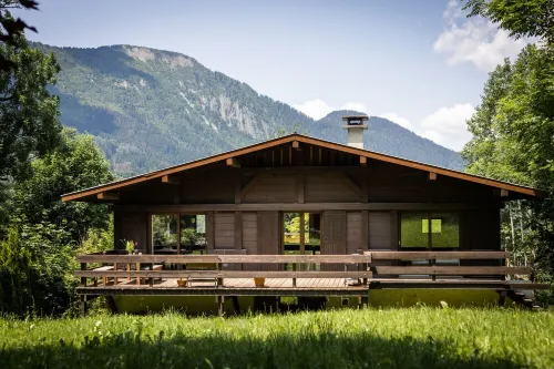 Cosy 5 bedroom chalet view Mont Blanc hot tub cosy fire amazing summer hikes