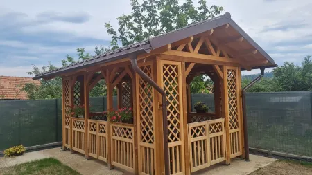 Charming 2-bedroom house in lovely Dărmănești with WiFi Отели в г. Darmanesti