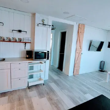 Minimalist Mtn Living- Pets Welcome (30+ Days)
