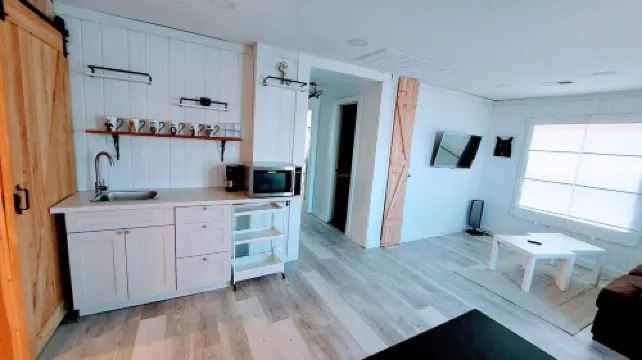 Minimalist Mtn Living- Pets Welcome (30+ Days)