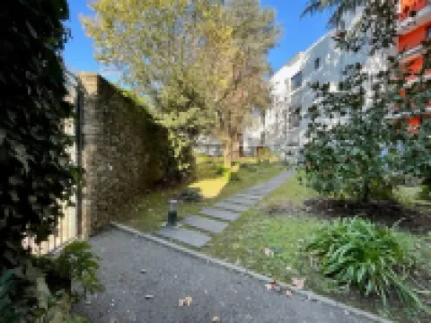 Apartment in the center of town, view of the Jardin des Plantes, with secure parking.
