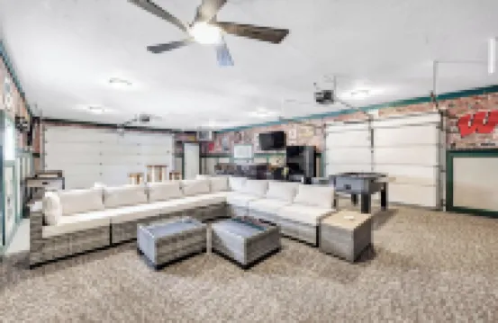 Lambeau Lodge near the heart of Titletown District, Green Bay