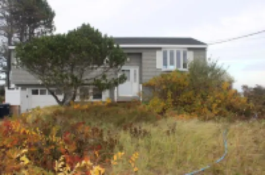 Seaside Escape on Biddeford Pool’s Charming 4-Bedroom BOOK NOW FOR 2026