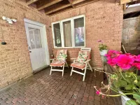 Cozy One Bedroom Basement Apt with Free Parking