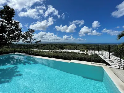 Luxurious villa set in a vast tropical garden, with panoramic sea and nature views. Các khách sạn ở 