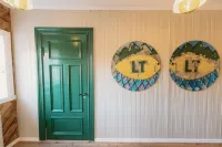 In the middle of Lofoten! Unique and spacious dockside apartment. Các khách sạn ở Stamsund