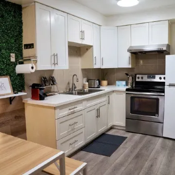 Modern home in heart of Alhambra-10 min from LA