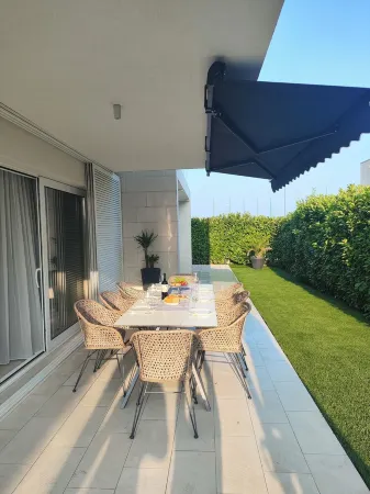 Charming 4-bedroom villa with WiFi, AC in delightful Kaštel Gomilica