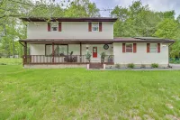 Long Pond Home w/ Hot Tub ~ 8 Mi to Kalahari! - Boutique