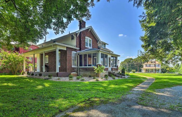 Glasgow Home w/ Porch: Close to Lake & Caves!