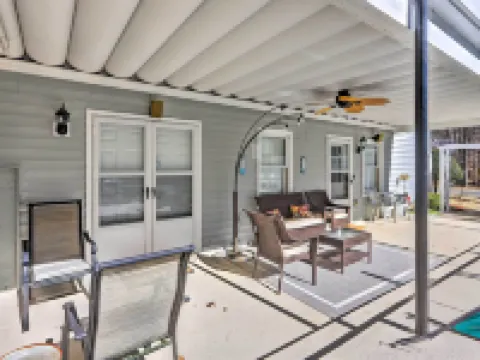 Immaculate Suwanee House w/ Pool & Game Room! Hotels in Suwanee