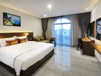 Crown Nguyen Hoang Hotel - parking