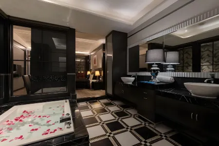 Golden Moonshine Motel Отели рядом с достопримечательностью «Остров Фукуо»