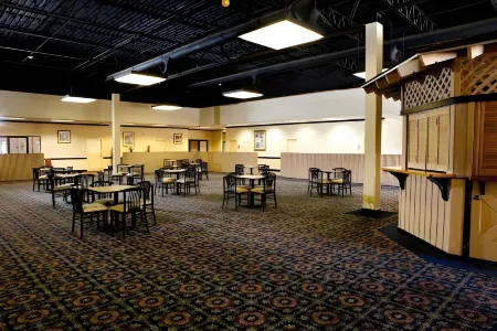 Cottonwood Suites Savannah Hotel & Conference Center