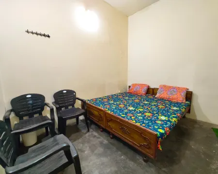Goroomgo Shanti Guest House Varanasi Hotels in Domari