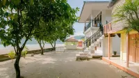Villa Ratu Pantai فنادق في Ciracap