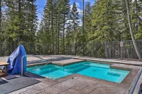 Airy Resort Condo < 3 Miles to Whitefish Mountain! - Hot Tub