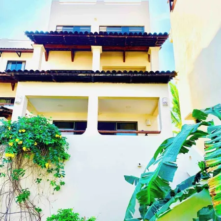 Stunning ocean view villa.<br>Walk to the beach .