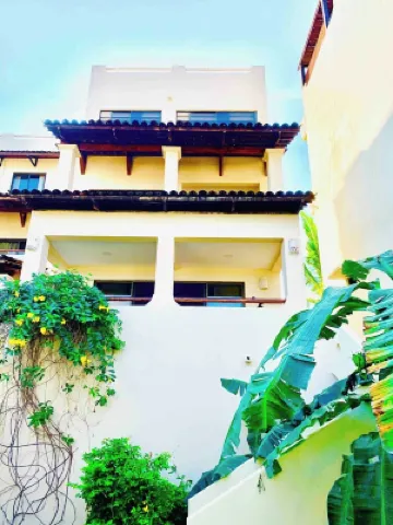 Stunning ocean view villa.<br>Walk to the beach .