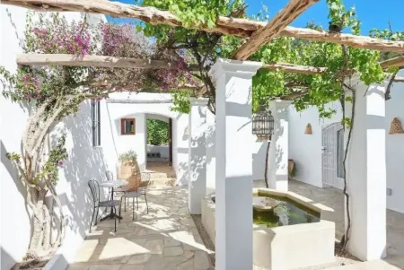 LOOK NO FURTHER! Gorgeous old finca with sea view! Отели в г. Сан-Хуан-Баутиста