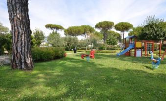 Gorgeous holiday retreat with pool and garden