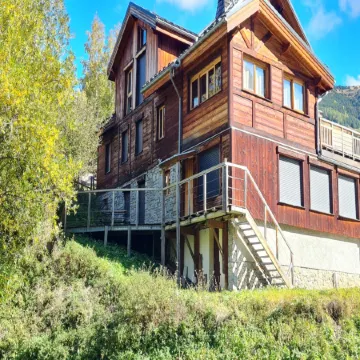 Alpine Apartment for 6 Guests