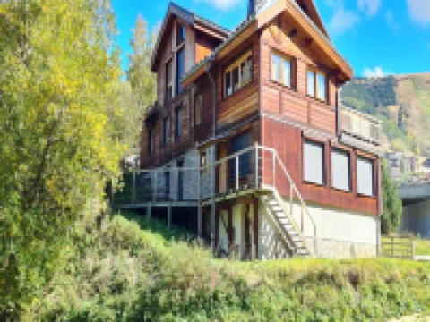 Alpine Apartment for 6 Guests