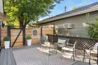 Windsor Farmhouse Family Fun, Yard & Fireplace