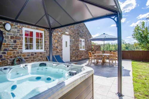 The Barn - 4 Bedroom - Tyn-Y-Coed Farm - Cardiff - جاكوزي