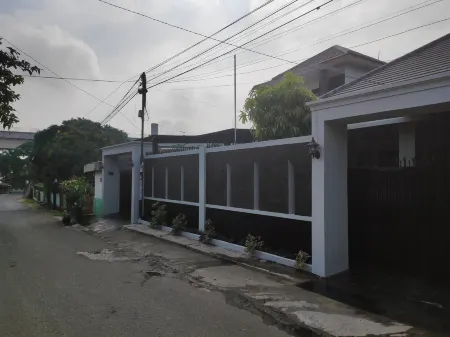 Aldeoz Palembang City Villa Sumsel Отели в г. Lorok Pakjo