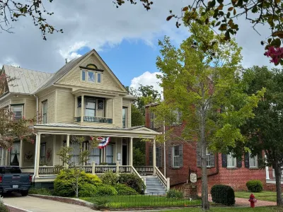 Hanna House Bed & Breakfast Các khách sạn gần White & Allen PA