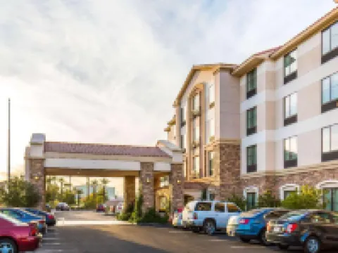 Comfort Inn & Suites Henderson - Las Vegas Hotels near Henderson