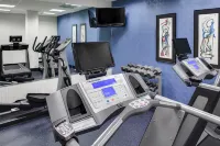 Holiday Inn Express & Suites CORALVILLE by IHG - Gym